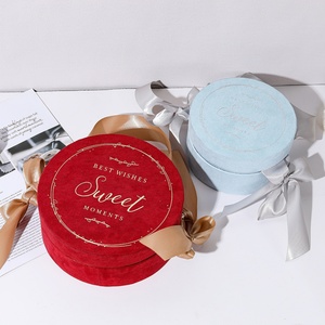 Luxury Fashion Rounded Velvet Paper Gift Folders Set with Handle & Ribbon Embossing Matt Lamination Recycled <b>Materials</b> - Product Image 4