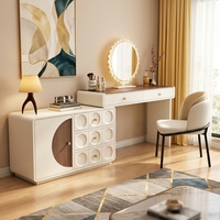 Coiffeuse avant-gardiste avec meuble de rangement sculptural et miroir LED, coiffeuse en L texture bois pour villa