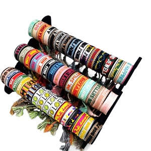 Nappa bohémien personalizzata ricamata Love lettere a maglia intrecciata braccialetto intrecciato per matrimonio o anniversario - Product Image 6