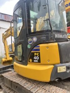 Mini-excavatrice sur chenilles Komatsu PC40MR d'occasion, 4 tonnes, équipée d'équipement japonais d'origine, en bon état de fonctionnement - Product Image 6