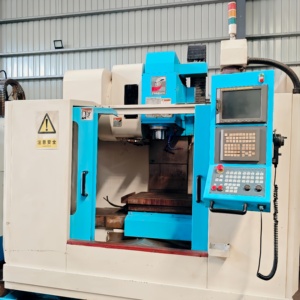 Centro de Mecanizado CNC Vertical <span class=keywords><strong>CHIFA</strong></span> VMC850 Usado en Taiwán, Guía Lineal de 3 Ejes, Sistema FANUC, 24 Herramientas ATC - Product Image 1