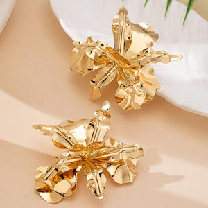 Pendientes de Botón Grandes con Flores Metálicas de Estilo Clásico Euroamericano, Accesorios de Estilo Urbano Unisex, Venta al por Mayor - Product Image 3