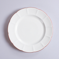 Assiettes en Porcelaine Fine P&T Minimalistes en Forme de Pétale avec Bord Corail et Tasse pour Restaurants Haut de Gamme – Vente en Gros