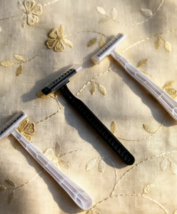 Juego de Maquinillas de Afeitar Desechables de 3 Hojas + Tira Lubricante <span class=keywords><strong>para</strong></span> un Afeitado Más Limpio y Cómodo - Product Image 2