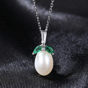 สร้อยคอไข่มุกน้ำจืดเงินแท้ S925 คลาสสิก ประดับเพทายสีเขียว ขายส่งเครื่องประดับหรูสำหรับผู้หญิง - Product Image 5