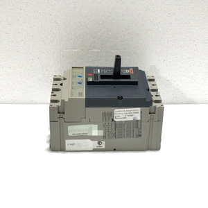 Controlador de Programación PLC Merlin GERIN <span class=keywords><strong>NS250N</strong></span> TM200D Interruptor de Circuito Compacto 3P3T 31631 / NS100-160-250 - Product Image 2