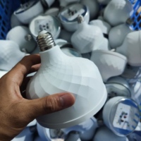 Lámpara Bombilla T Bombilla Sensor de movimiento Luz recargable Emergencia Piezas de repuesto de lujo Lista de precios Bombillas de luz LED