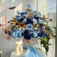 Dkb Koningsblauwe Kunstmatige Bloemenbal Decoratieve Blauwe Roos En Gouden Lelie Ontwerp Bloemstuk Voor Bruiloft Bloemenlay-Out
