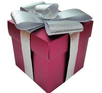 Boîte cadeau en carton recyclé avec laminage mat et dorure, design pliable