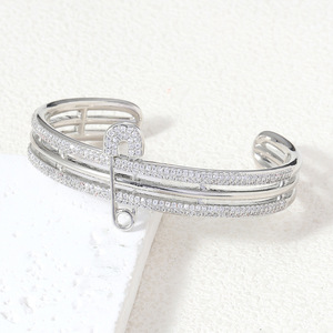 Fashion Safety Pin <b>Bracelet</b> for Women Wholesale Zinc Alloy <b>Silver</b>/Gold Plated Fashionable Exaggerated Design Claw Setting Punk - Product Image 3