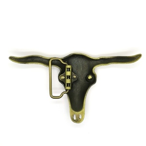 Hebilla Decorativa para Cinturón de Montura de Caballo con Patrón de Ganado en Colores Dorado, Plateado y Original - Product Image 6