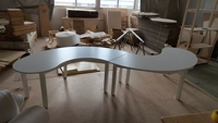 Table de réception commerciale en bois en forme de S pour enfants, 2 pièces, table demi-lune incurvée combinée pour événements et locations