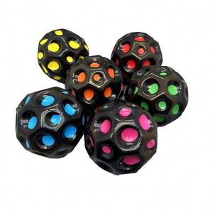 Pelota de Goma de Alta Resistencia Anti-Caídas con Forma de Luna, Porosa y Rebotante, Diseño Ergonómico para Niños, Juguete para Interiores y Exteriores Hecho de Espuma de PU, Regalos de Bienvenida - Product Image 4