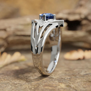 Anello Futuristico a Forma di Diamante con Zirconi Stratificati per Donne, Gioiello da Dito Geometrico alla Moda - Product Image 4