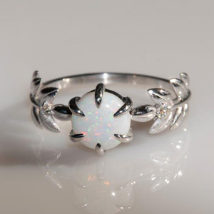 Anello F853 con Opale a Fiore, Anello di Fidanzamento da Donna con Pietra Naturale, Montatura a Griffe, Tono Oro, Anelli alla Moda - Product Image 2