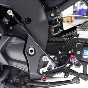 Pedane Arretrate Regolabili CNC per Moto YAMAHA <span class=keywords><strong>FZ1</strong></span> 2006-2014 e FZ8 2010-2013, Accessori per Moto - Product Image 6