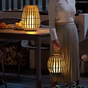 Lampes LED solaires d'extérieur étanches en rotin tressé pour l'ambiance du jardin et de la terrasse, idéales pour les pelouses de villas - Product Image 4