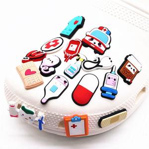 Accesorios <span class=keywords><strong>de</strong></span> PVC para Zapatos, Charms Jibz con Diseños <span class=keywords><strong>de</strong></span> Doctor, Ambulancia, <span class=keywords><strong>Enfermera</strong></span>, Venda para la herida, para Decoración <span class=keywords><strong>de</strong></span> Zapatos Croc Clogs, Manualidades <span class=keywords><strong>de</strong></span> Plástico - Product Image 2