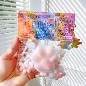Juguete Sensorial Antiestrés de Pata de Gato Esponjosa DIY, de Rebote Lento, con Pompones, de PU Suave, Regalo Kawaii para Edades de 8 a 13 Años - Product Image 5