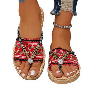 Nouvelles sandales plates pour femmes, légères, confortables, tendance sportive, avec lanières tressées, idéales pour l'été - Product Image 1