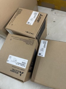 Variateur de fréquence Mitsubishi de taille compacte FR-D720S-1.5K-CHT FR-D740-2.2K-CHT - Product Image 1