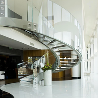 Escalier en arc de luxe intérieur, style flottant, avec rampe en verre, pour maison personnalisée