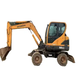 The used excavators Hyundai 60W with good performance and easy operation are selling well in Libya