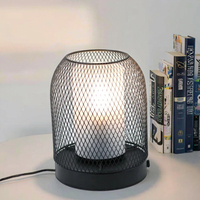 Lampe de bureau moderne et minimaliste en métal noir E27 Veilleuse à vis pour chambre à coucher Tables d'appoint Alimentation enfichable Ampoules halogènes