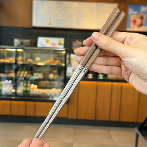 Baguettes en acier inoxydable 316 avec manche en bois de noyer, qualité alimentaire, anti-moisissure, ensemble de couverts ménagers pour la salle à manger - Product Image 1