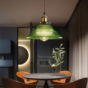 Luminaire suspendu de style nordique rétro minimaliste pour bar, comptoir de restaurant, café champêtre américain, lampe de restaurant en verre vert - Product Image 4