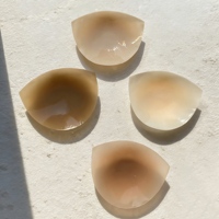 Coussinets adhésifs invisibles en silicone réutilisables en demi-cercle pour la couverture des mamelons, parfaits pour les tenues dos nu