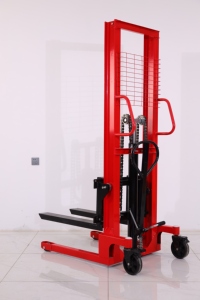 Fabricante de China Mano económica Mini elevador eléctrico Apilador Carretilla elevadora 2 toneladas con precio competitivo - Product Image 5