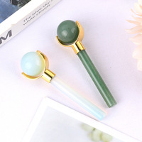 Bâton de massage facial en alliage de zinc doré avec boule de jade naturelle et pierre de cristal unique pour le soin des yeux
