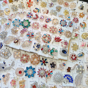 Nueva Joyería Broche Sencillo de Flor con Diamantes de Cristal para Hombre y Mujer Pines Geométricos Regalo de Joyería para Mujer Broches Surtidos al por Mayor - Product Image 5