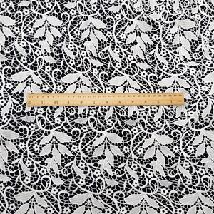 Tissu en dentelle guipure avec motif de feuille brodé modèle S2286 (XX 30X10X40) pour vêtements et décoration intérieure - Product Image 1