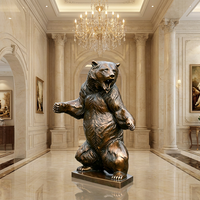 Sculpture d'ours en bronze puissante avec base ornée - Décoration animale classique de luxe en bronze pour grands intérieurs, sculpture d'ours en bronze