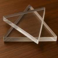 Base de présentation en acrylique solide en forme de triangle équilatéral