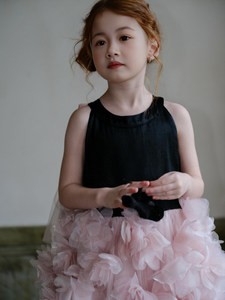 Abito da Principessa per Bambine con Gonna a Balze, Stampa Floreale all'Uncinetto e Collo all'Americana per Compleanno, Collezione Primavera - Product Image 3