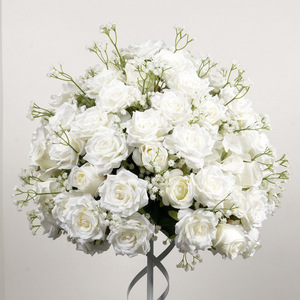 Arreglo de Rosas Blancas y <span class=keywords><strong>Eucalipto</strong></span> Artificiales Realistas Hechos <span class=keywords><strong>a</strong></span> Mano, Centro de Mesa de Flores de Estilo Europeo para Bodas - Product Image 1