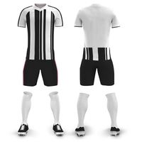Maßgeschneidertes 2026 Fußballtrikot im Sublimationsdruck – Atmungsaktive Team-Uniform für Fans & Sportvereine