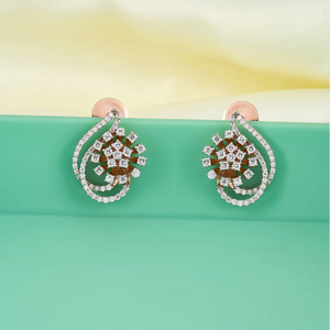 Elegantes pendientes de tuerca de racimo de diamantes en forma de lágrima de oro de 14 quilates con un diseño fino moderno y atemporal de la India - Product Image 5
