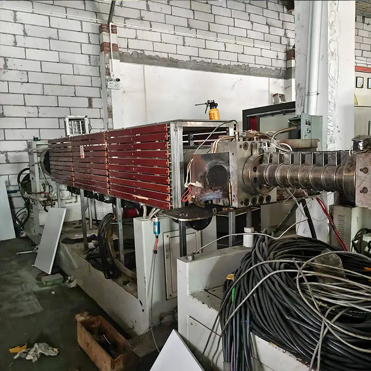 Gebrauchte industrielle PP-Schraube und -Leife für Kunststoffrecycling Extrudermaschine