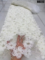 Tissu en dentelle brodée à prix d'usine, tissu en dentelle blanche perlée avec des paillettes pour robe de mariée en perles d'Oman