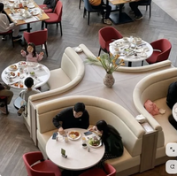 Ensemble de mobilier commercial pour restaurant : banquettes sur mesure, tables et chaises pour projets hôteliers et cafés
