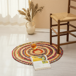 Tapis en jute tressé rond multicolore et vibrant. Un pop parfait de texture et de couleur. Disponible aux prix de gros. - Product Image 1
