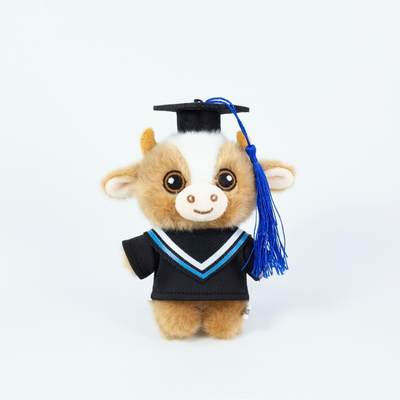 Mucca marrone dal colletto blu