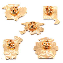 Épingles en émail de dessin animé en forme de toque de remise de diplôme 2025 en gros pour chapeau de <span class=keywords><strong>médecin</strong></span>, en alliage de zinc plaqué nickel noir, cadeau de bijoux - Product Image 3