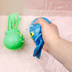 Bola de Agua Reutilizable de Plástico para Piscina de Verano, Juguete de Baño con Forma de Cangrejo, Capibara, Pelota Antiestrés, Esponja, Animal, Pulpo - Product Image 4