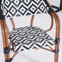 Conjunto de Muebles de Jardín de Mimbre Pintado, Estilo Moderno y Minimalista, para Espacios Pequeños, Mesa y Sillas de Mimbre Pintado Resistente a Altas Temperaturas