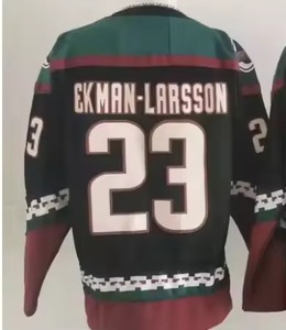 Maillots de hockey sur glace pour hommes adultes en polyester durable 280g, personnalisés OEM, design de Noël rouge, sublimés et brodés, vêtements d'équipe - Product Image 2